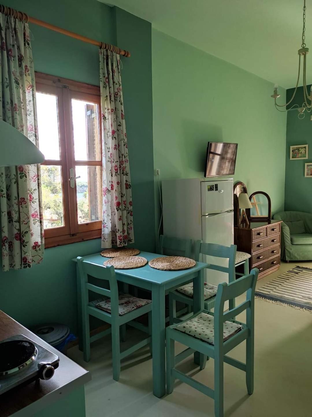 Iliolithos Rooms Kardamíli Kültér fotó
